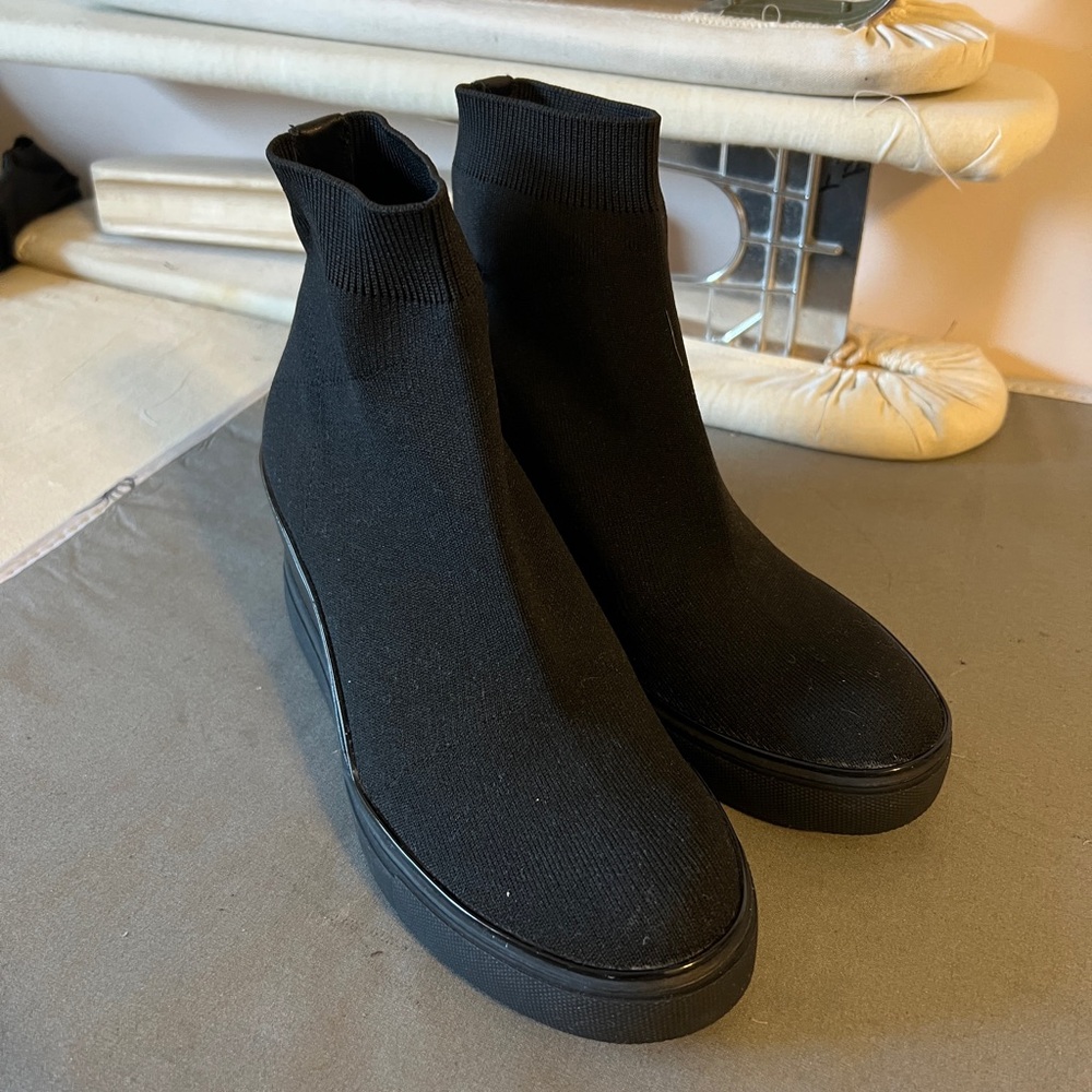 Wishbone ankle boots